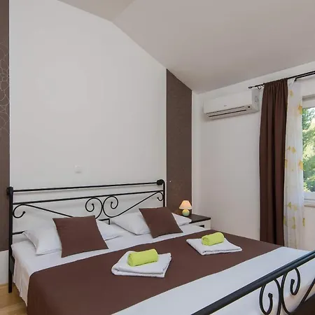 - Korcula Apartmán Prizba